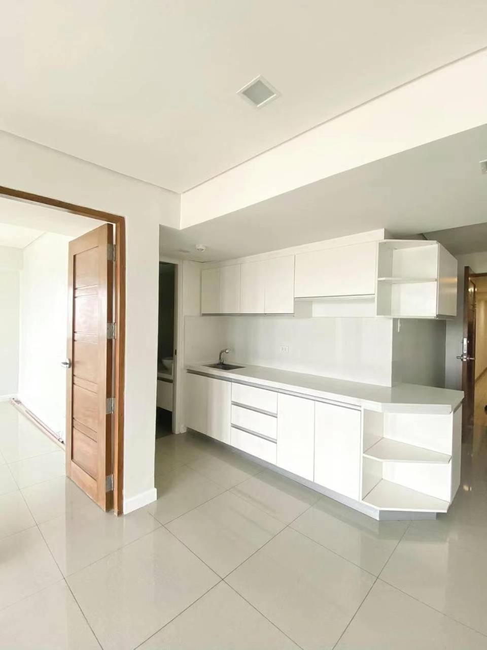 Sapphire Seaview Park Aparthotel Manila Exteriör bild