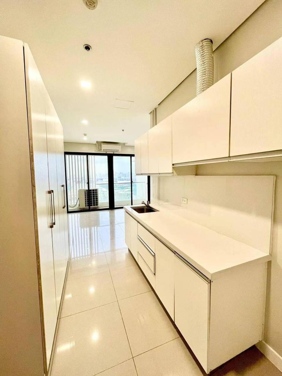 Sapphire Seaview Park Aparthotel Manila Exteriör bild