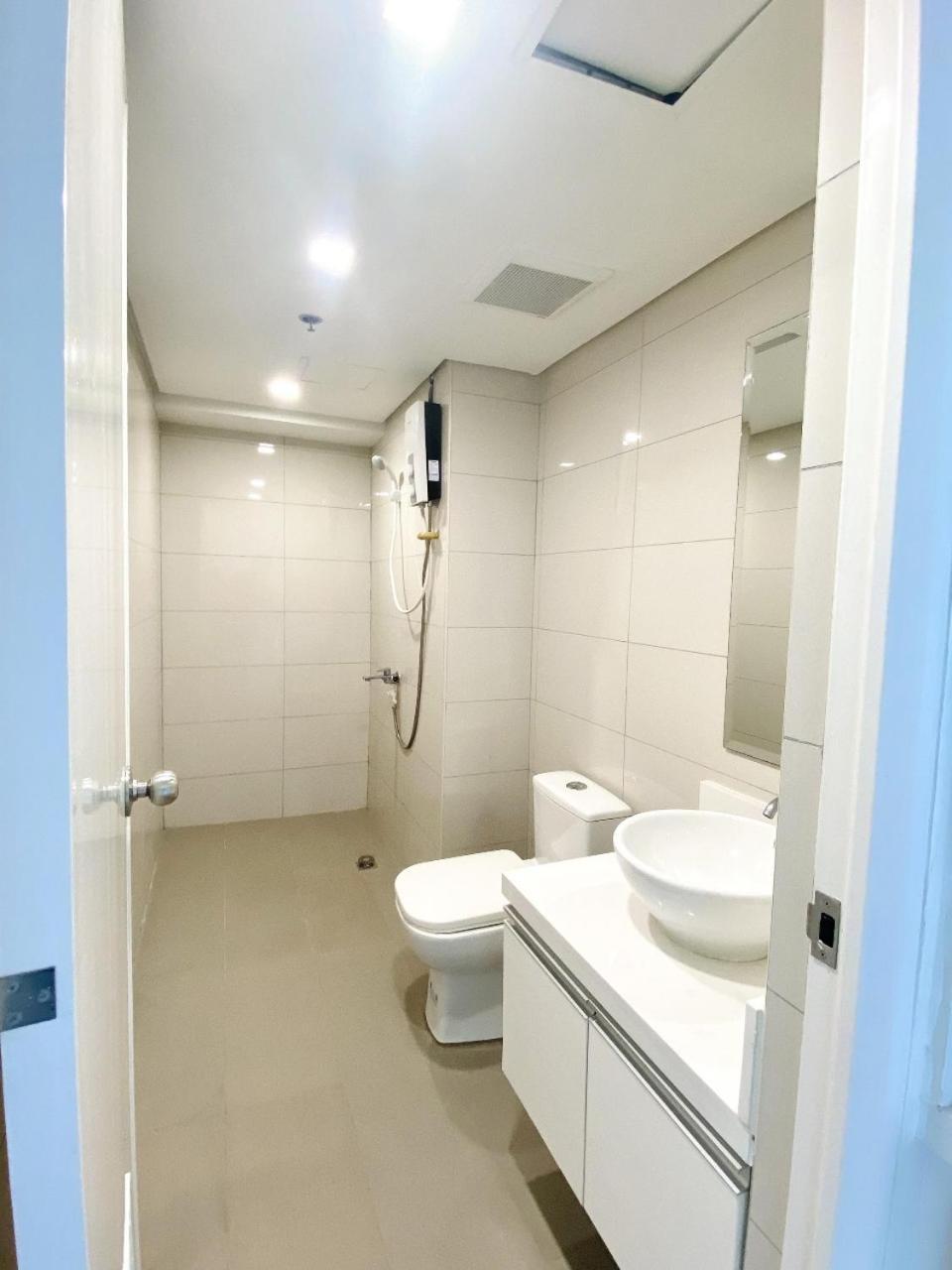 Sapphire Seaview Park Aparthotel Manila Exteriör bild