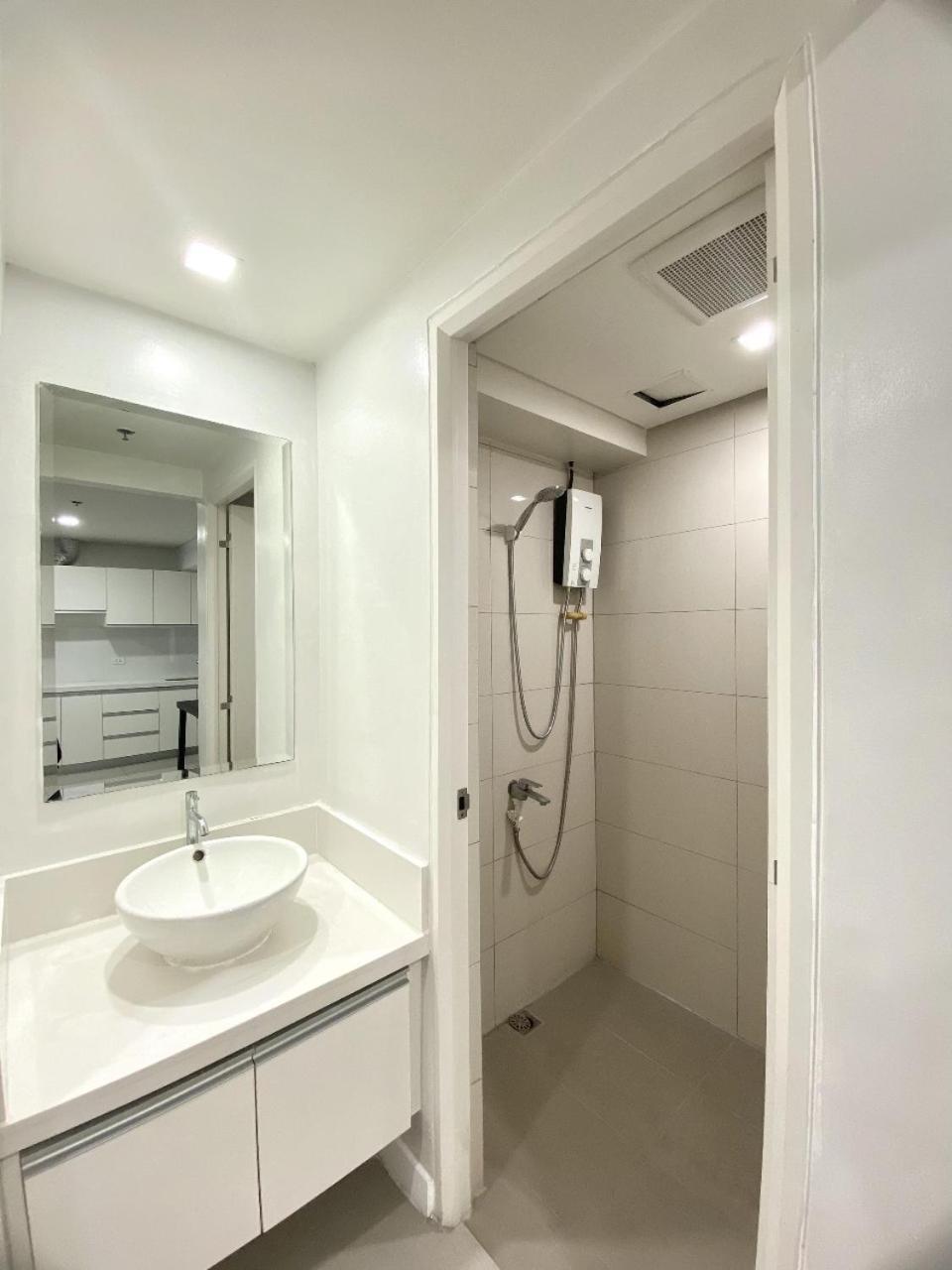 Sapphire Seaview Park Aparthotel Manila Exteriör bild