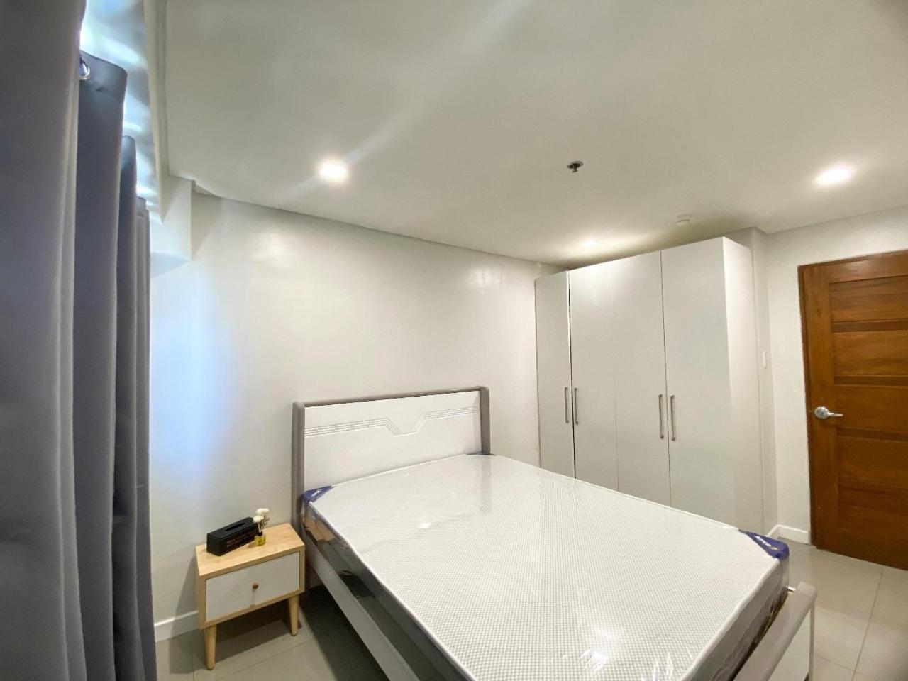 Sapphire Seaview Park Aparthotel Manila Exteriör bild